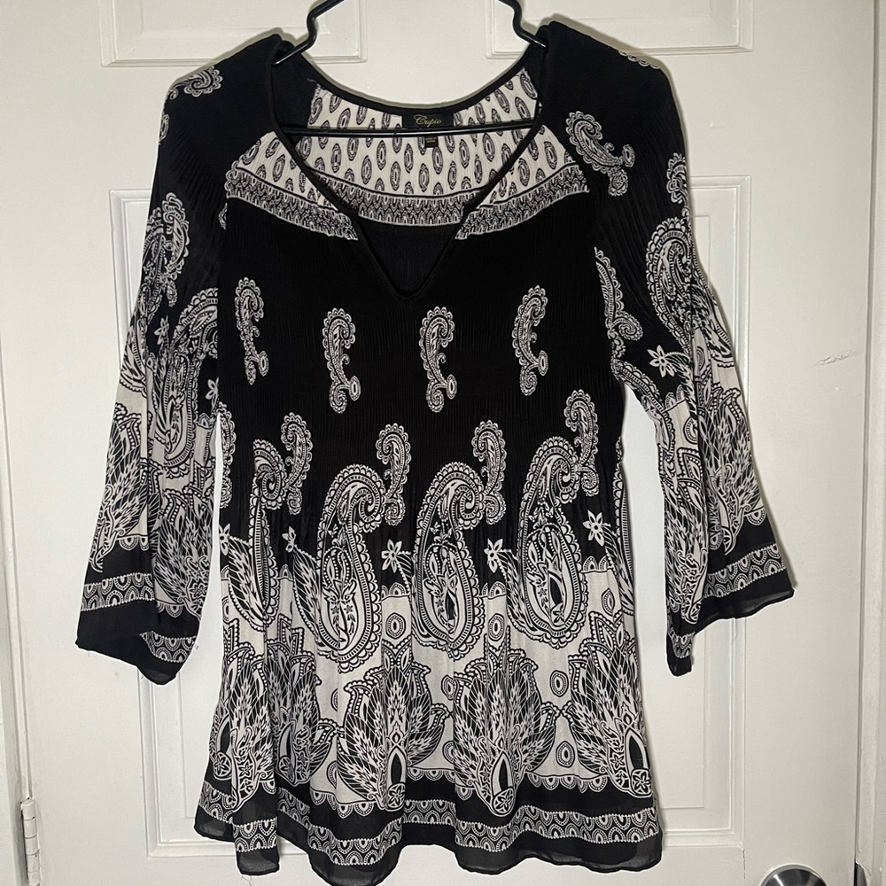 Cupio blouse with cute handkerchief design. This is a medium.